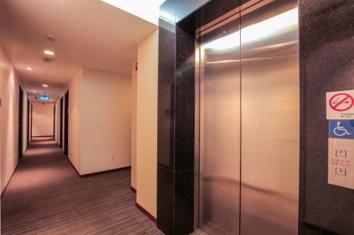 Ace Manor Aparthotel Сингапур Екстериор снимка